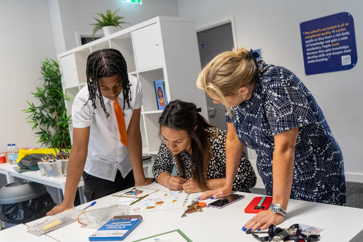 A teacher mapping with students around a table